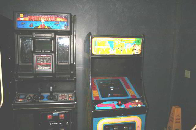 Ms. PacMan und Battlezone Atari Arcade Spielautomat